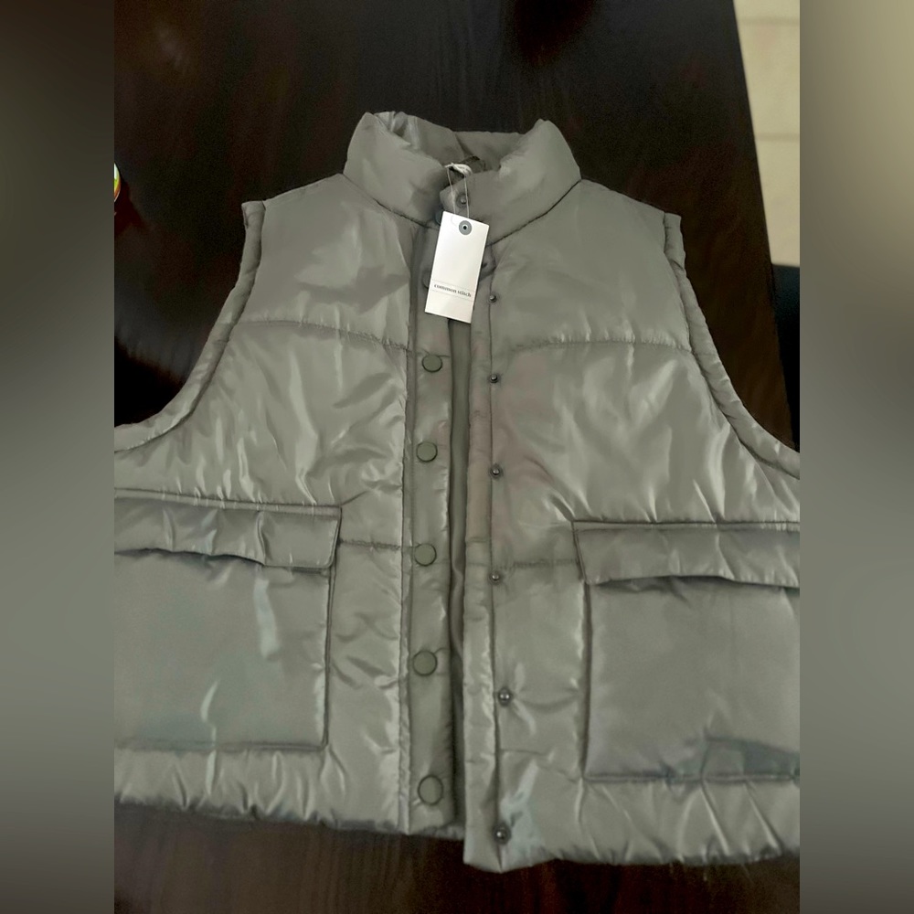 Common stitch xl puffer vest color olive nwt
